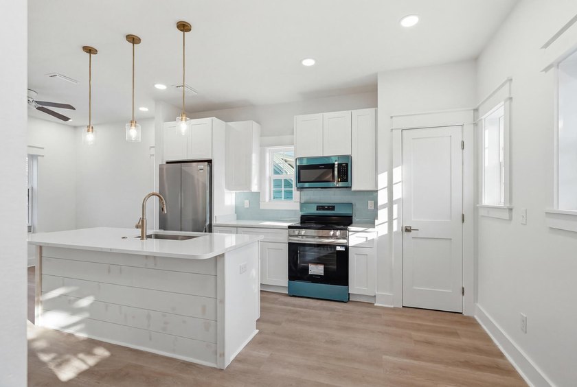 Home is complete! Introducing a brand new luxury coastal retreat - photo 10