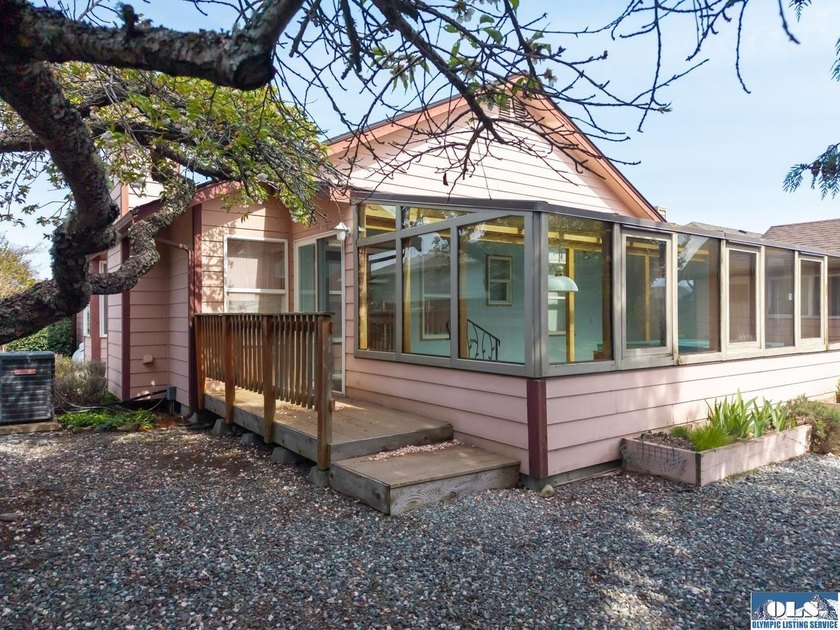This 3 bed, 3 bath beautifully maintained home has it all! Close - photo 36