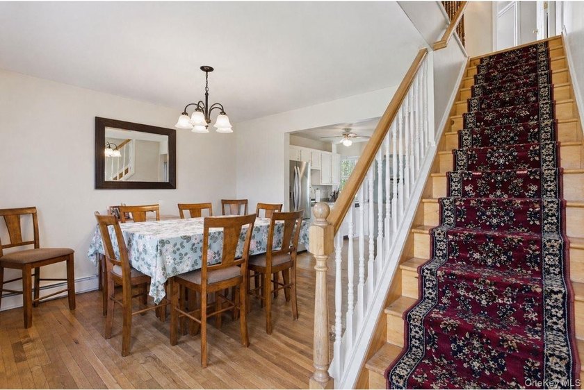 Welcome to this beautiful Colonial located at 1433 Manatuck Blvd - photo 11