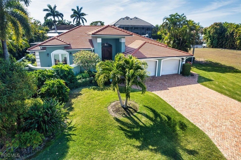Located in the desirable Deep Lagoon Estates, this exceptional - photo 4