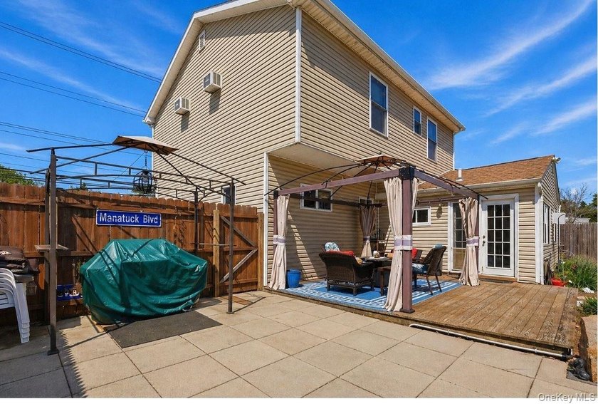 Welcome to this beautiful Colonial located at 1433 Manatuck Blvd - photo 24