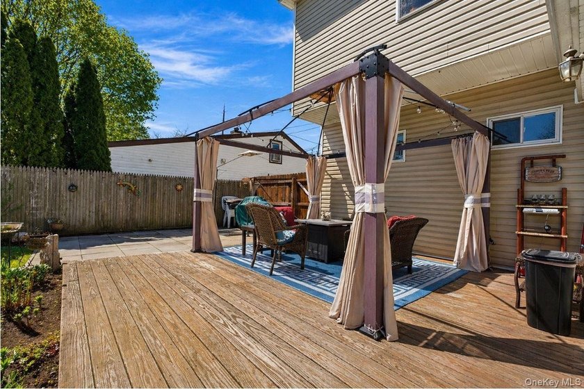 Welcome to this beautiful Colonial located at 1433 Manatuck Blvd - photo 25