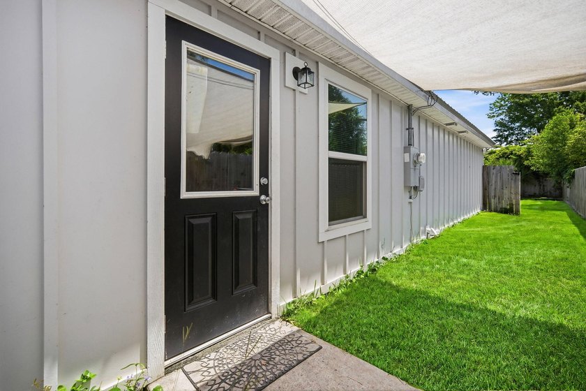 **Welcome Home to 1014 Hamilton Ave, Panama City, FL 32401** - photo 3