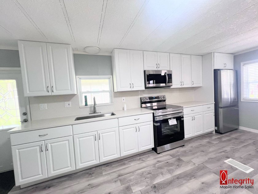 Discover your dream home in Sarasota Florida, a vibrant 55+ - photo 12