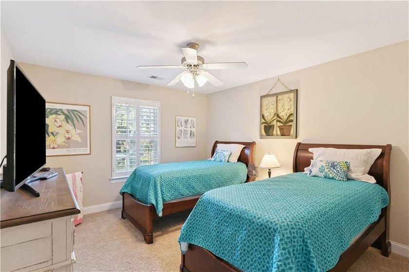 Back on the market through no fault of the sellers. Buyer had a - photo 19
