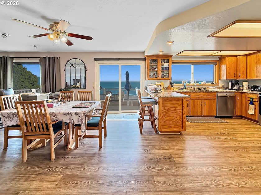 Oceanfront Oasis Home with Stunning Panoramic Views from inside - photo 11