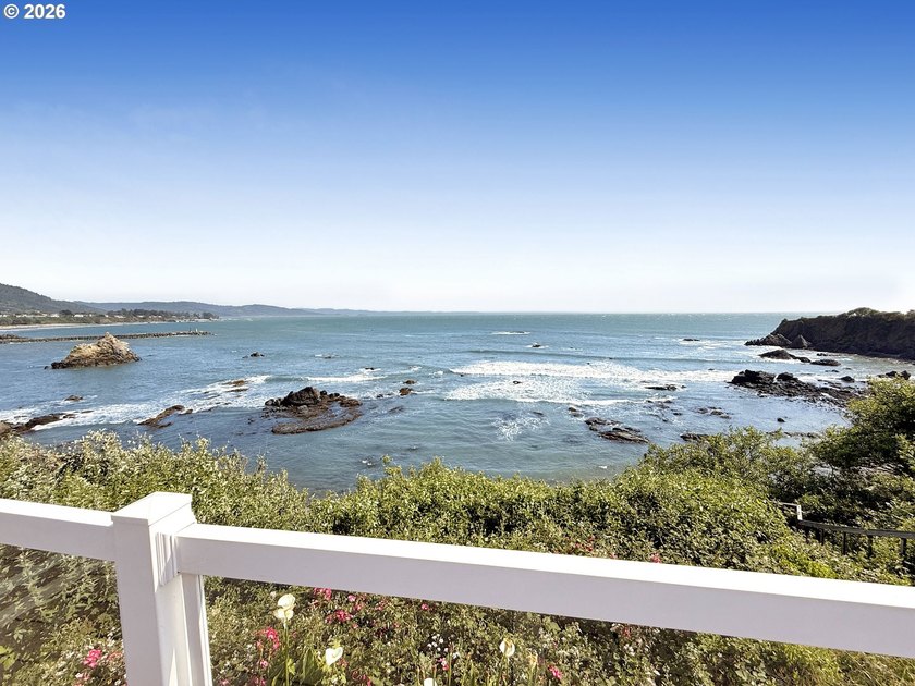 Oceanfront Oasis Home with Stunning Panoramic Views from inside - photo 40