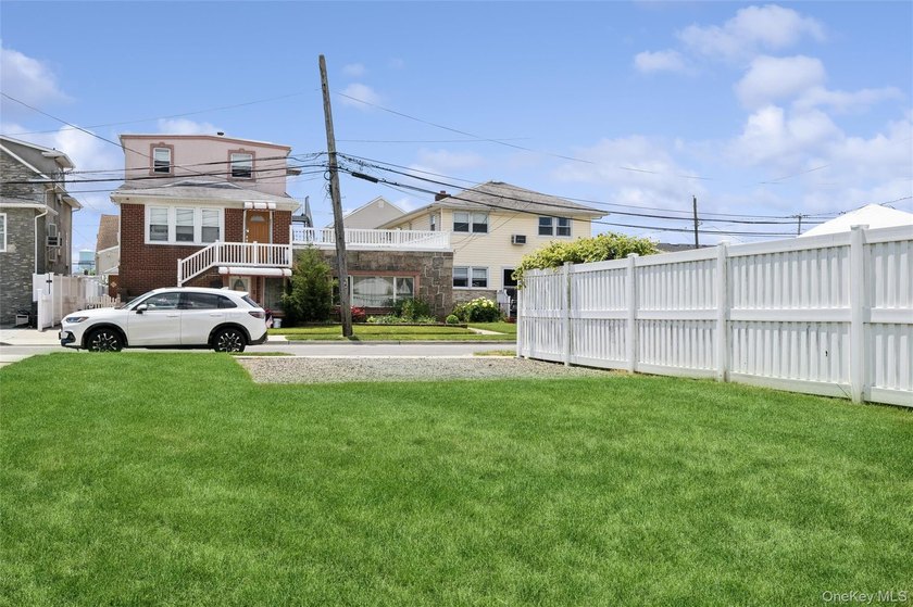 Spacious and beautifully maintained 3-bedroom, 2.5-bath home - photo 5