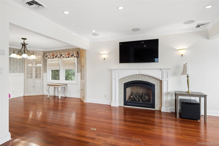 Spacious and beautifully maintained 3-bedroom, 2.5-bath home - photo 10