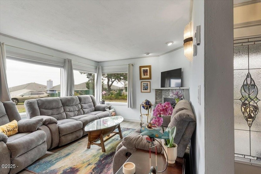 Welcome to your coastal retreat! Beautiful ocean view home just - photo 5