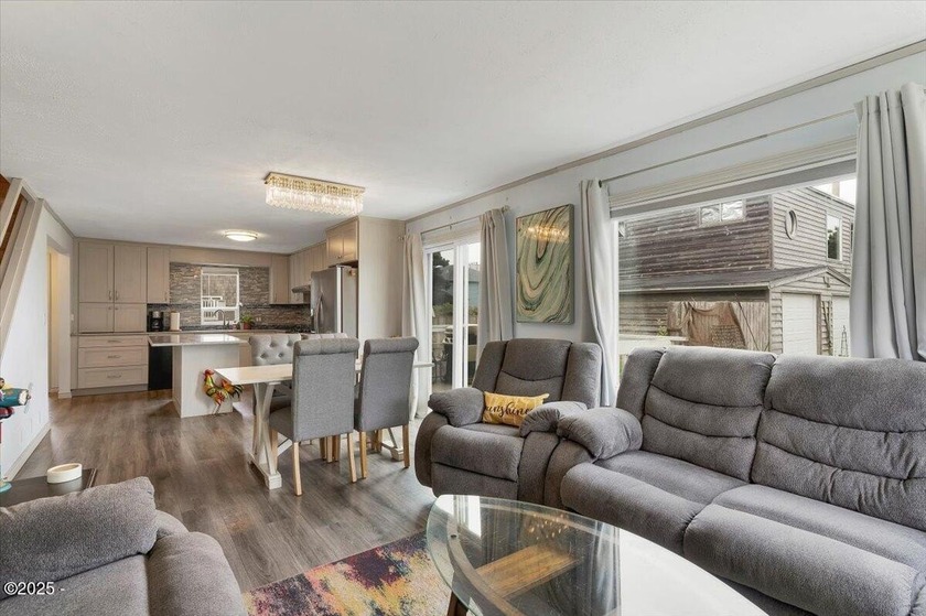Welcome to your coastal retreat! Beautiful ocean view home just - photo 9