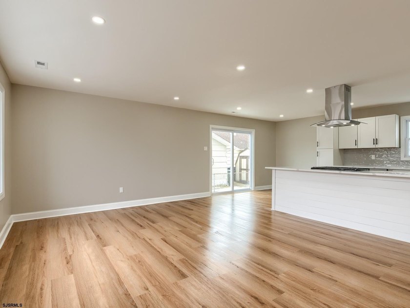 Welcome home on Hamilton. This fully remodeled and somewhat - photo 10