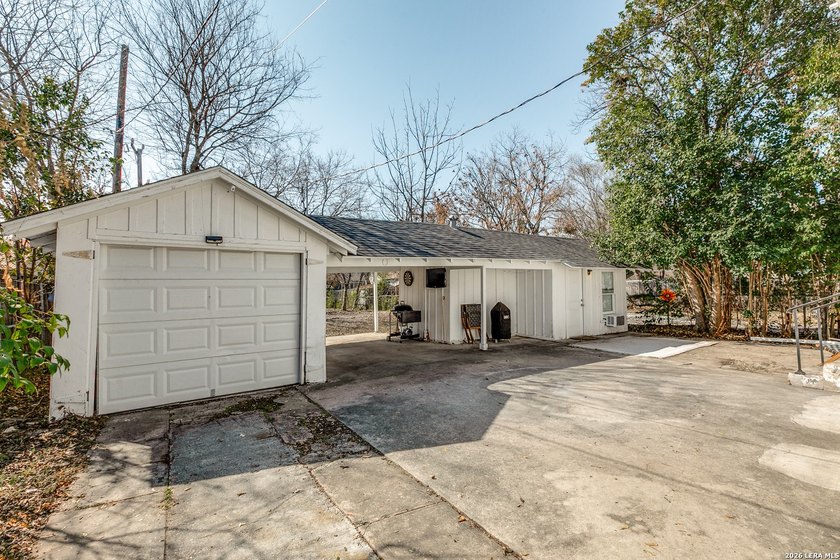 Set in the Woodlawn Terrace neighborhood, this renovated home - photo 22