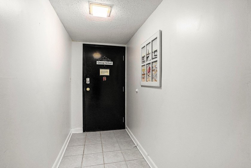 Welcome to Holiday Tower! This 2 bedroom, 2 bath condo would - photo 2