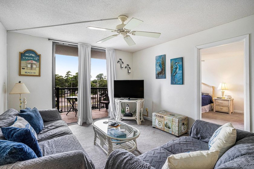 Welcome to Holiday Tower! This 2 bedroom, 2 bath condo would - photo 5