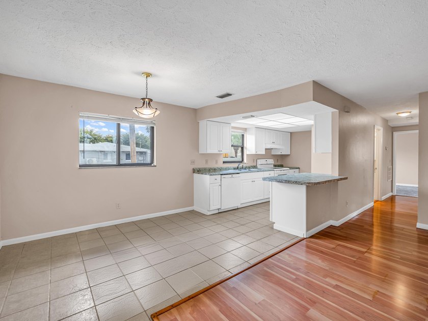 Welcome to this charming corner unit in the Kingsdown community - photo 5
