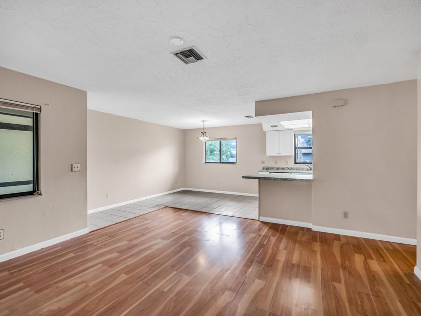 Welcome to this charming corner unit in the Kingsdown community - photo 6