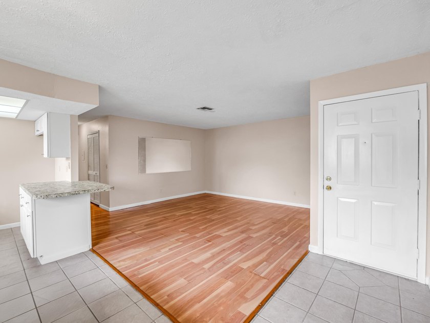 Welcome to this charming corner unit in the Kingsdown community - photo 7