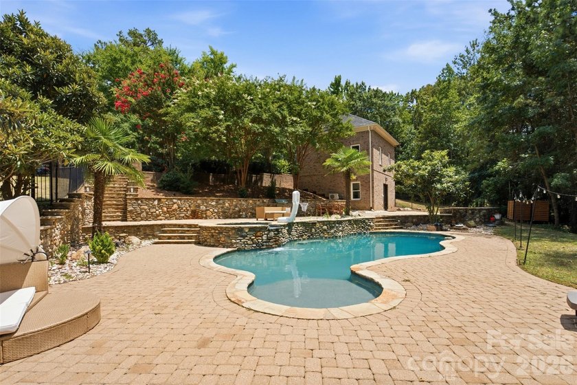 OPEN HOUSE: Saturday, 7/25 from 11-1 pm! A rare double-lot - photo 8