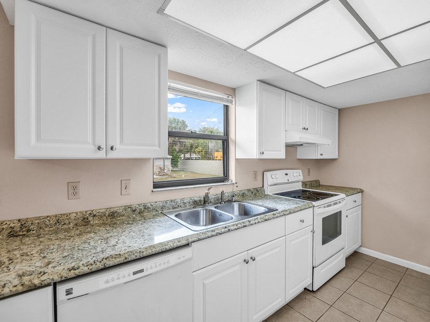 Welcome to this charming corner unit in the Kingsdown community - photo 8