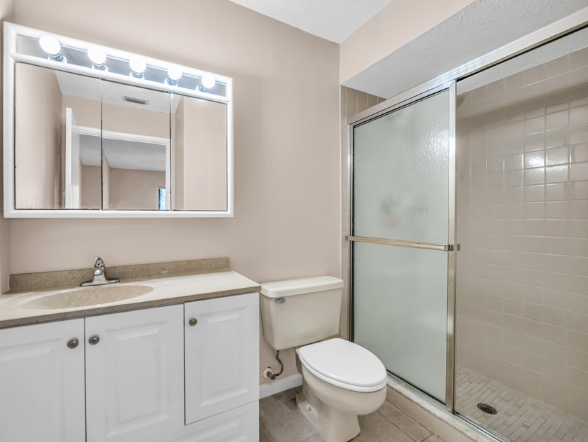 Welcome to this charming corner unit in the Kingsdown community - photo 10