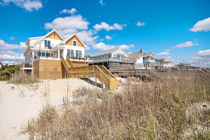Amazing opportunity for exquisite island living! Located in the - photo 2