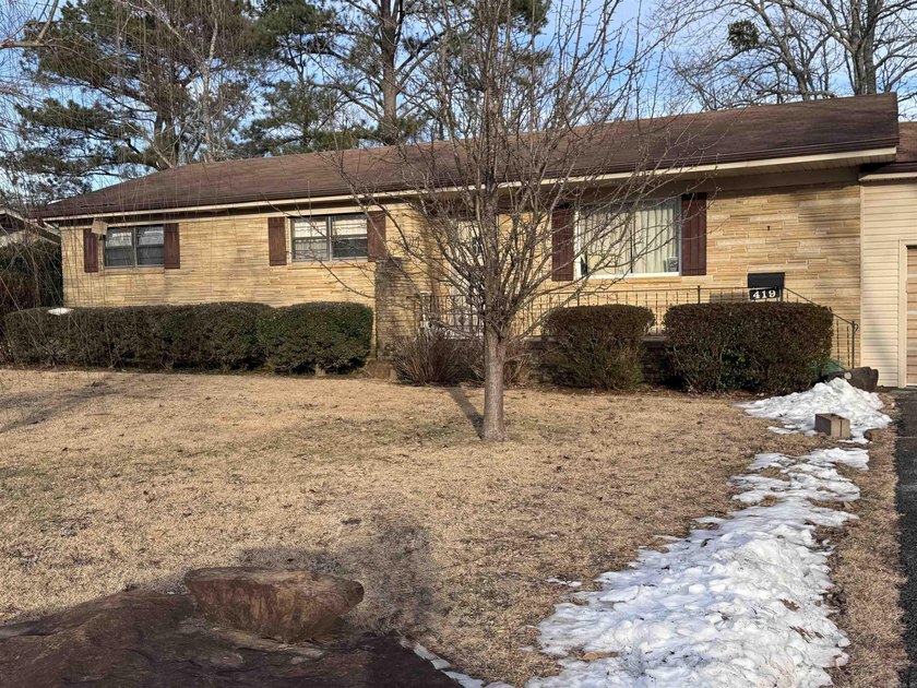 New photos! Welcome to this charming 3-bedroom, 1.5-bath ranch - photo 3