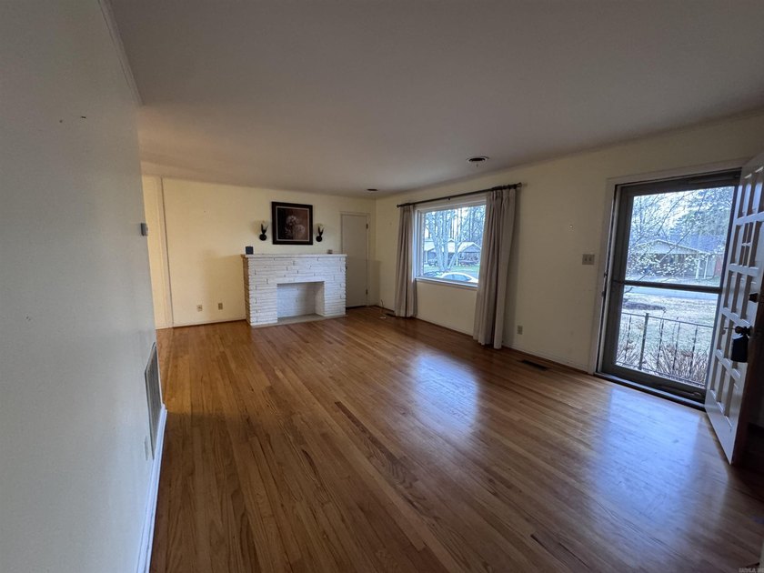New photos! Welcome to this charming 3-bedroom, 1.5-bath ranch - photo 5