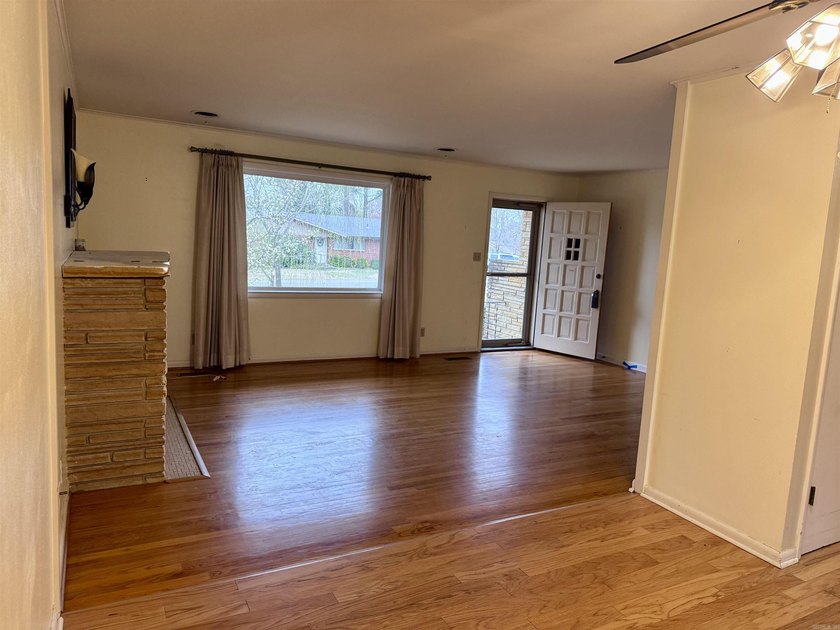 New photos! Welcome to this charming 3-bedroom, 1.5-bath ranch - photo 8
