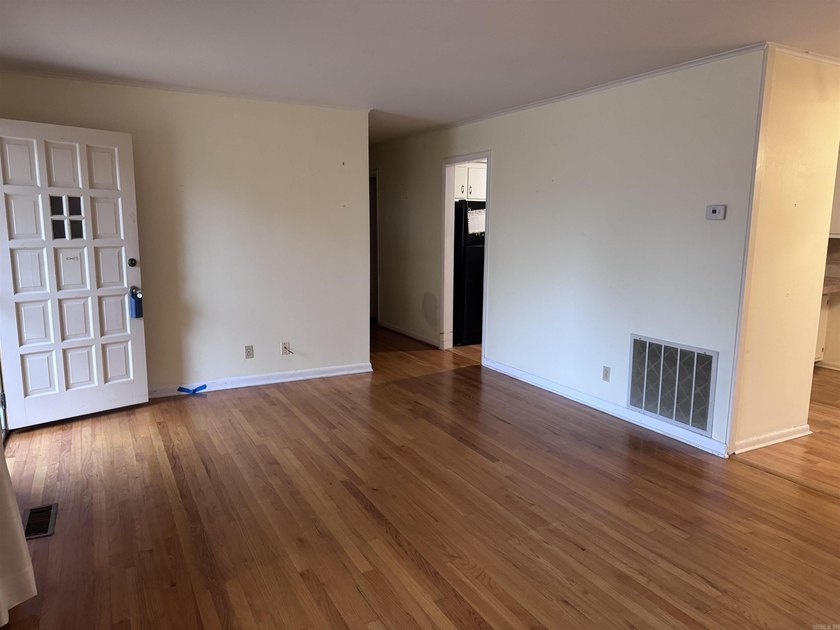 New photos! Welcome to this charming 3-bedroom, 1.5-bath ranch - photo 9