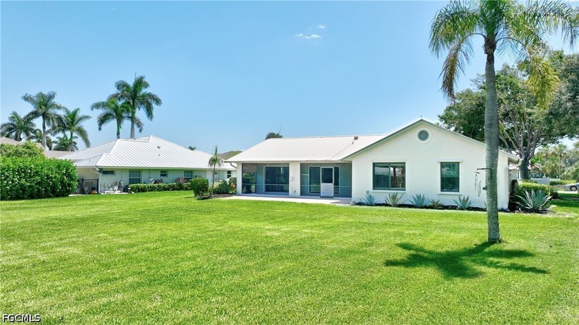 Lovingly maintained and nicely freshened up. This 3/2 Longshore - photo 22