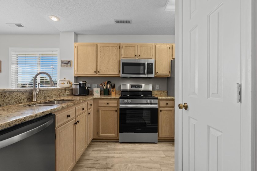 Beautiful Top-Floor 2BR/2BA Condo in Waterway Landing - North - photo 7
