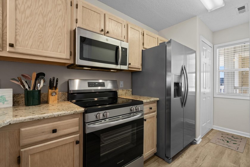 Beautiful Top-Floor 2BR/2BA Condo in Waterway Landing - North - photo 8