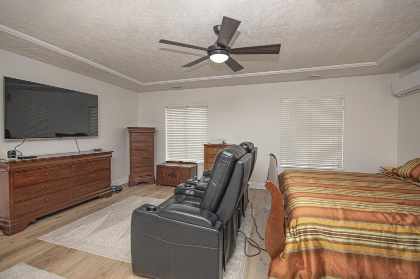 Welcome home to this beautifully updated ranch-style residence - photo 8