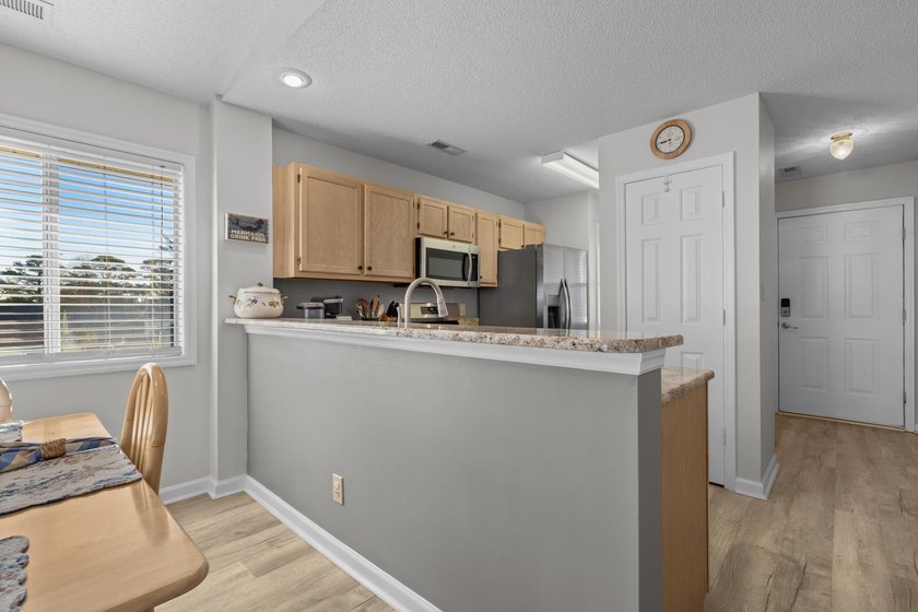Beautiful Top-Floor 2BR/2BA Condo in Waterway Landing - North - photo 10