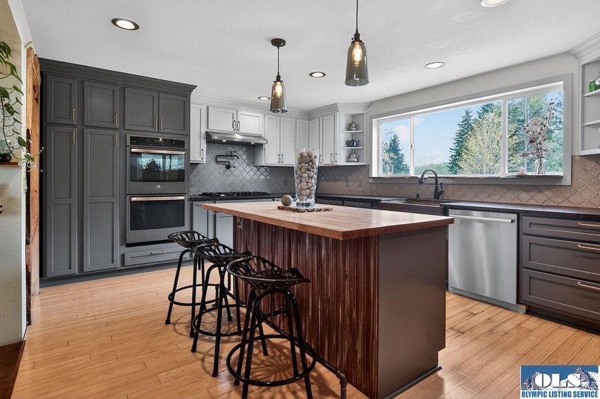 Welcome to your private Olympic Peninsula retreat. Set on 7.87 - photo 14