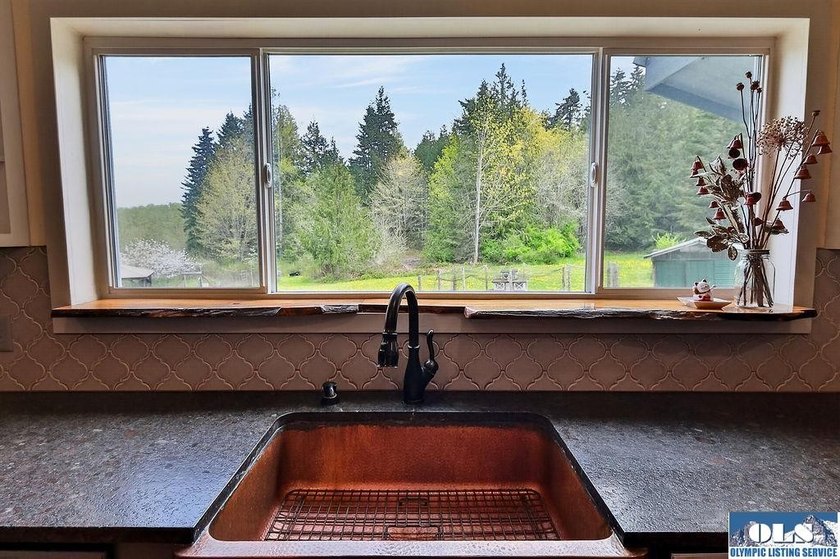 Welcome to your private Olympic Peninsula retreat. Set on 7.87 - photo 21