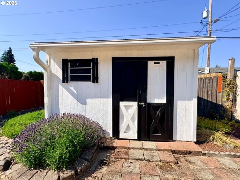 Completely remodeled and move-in ready! This beautifully updated - photo 28