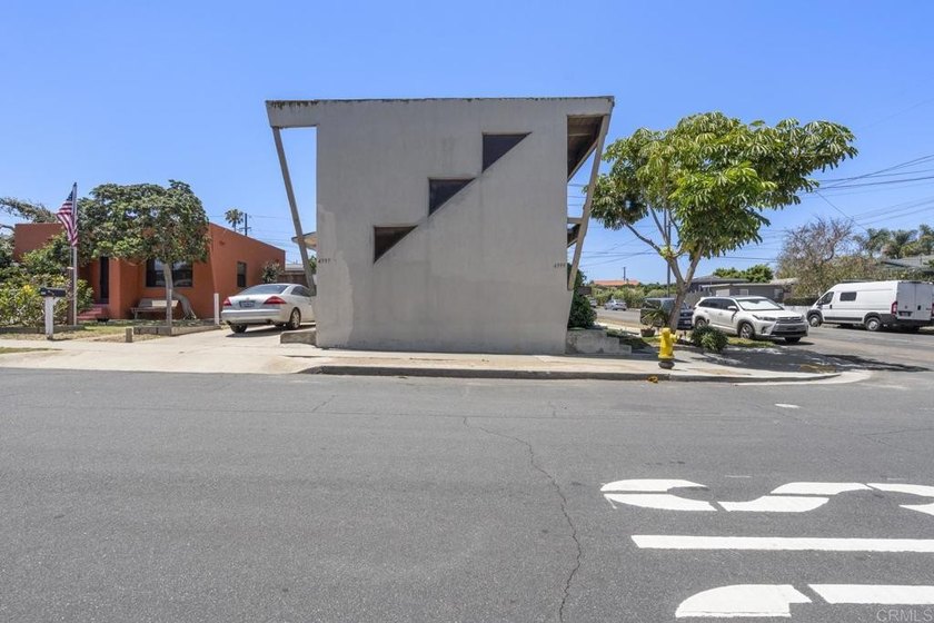 4597-99 Long Branch Ave, a studio-duplex situated on a desirable - photo 2