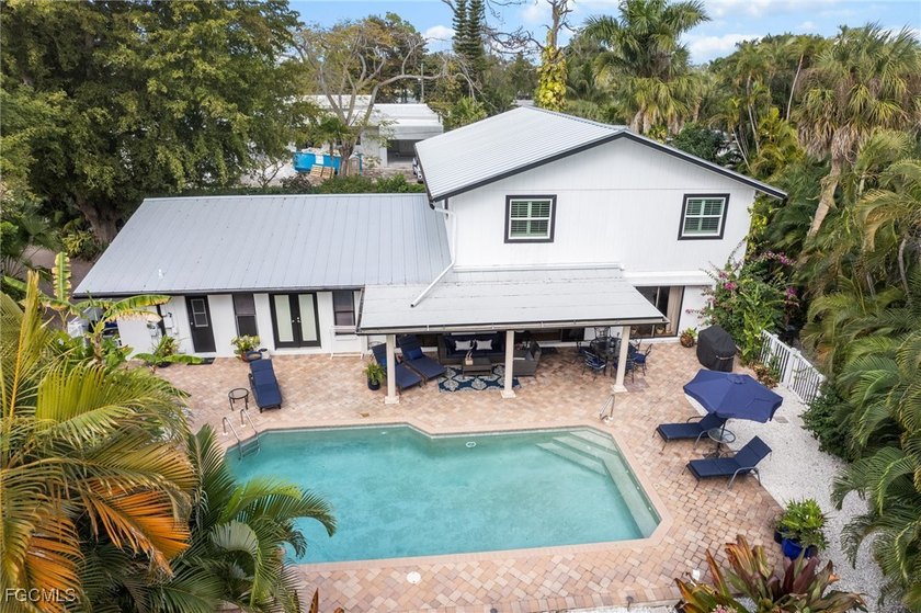Welcome to this exceptional DIRECT GULF ACCESS 5-bedroom, 3 - photo 3