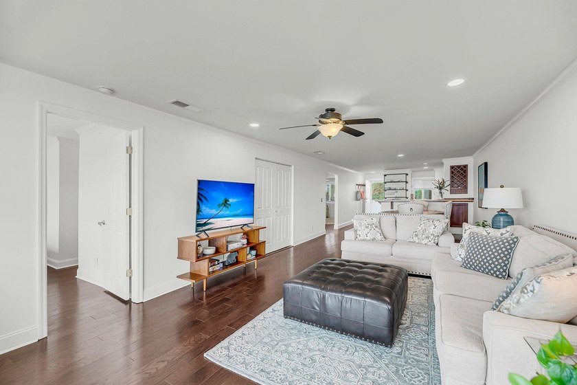 PENTHOUSE RIVER VIEWS | END UNIT | 3 BEDROOM FLAT CONDO | WALK - photo 13