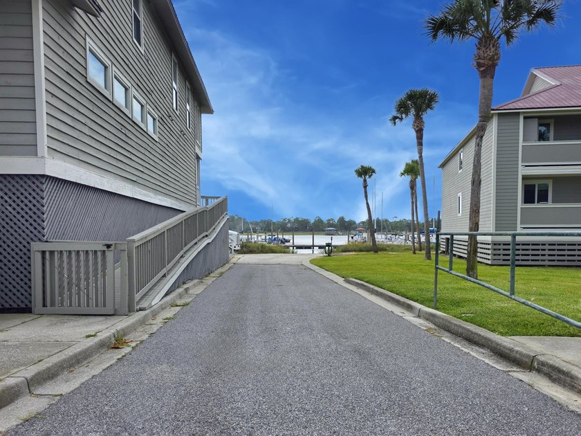PENTHOUSE RIVER VIEWS | END UNIT | 3 BEDROOM FLAT CONDO | WALK - photo 32