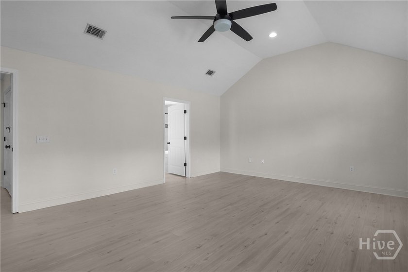 Welcome to 180 Kerry Drive, where space, privacy and modern - photo 32