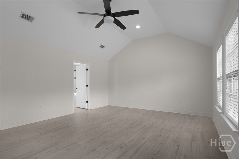 Welcome to 180 Kerry Drive, where space, privacy and modern - photo 33