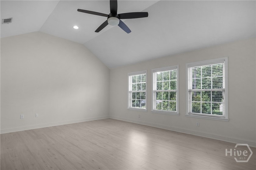 Welcome to 180 Kerry Drive, where space, privacy and modern - photo 34