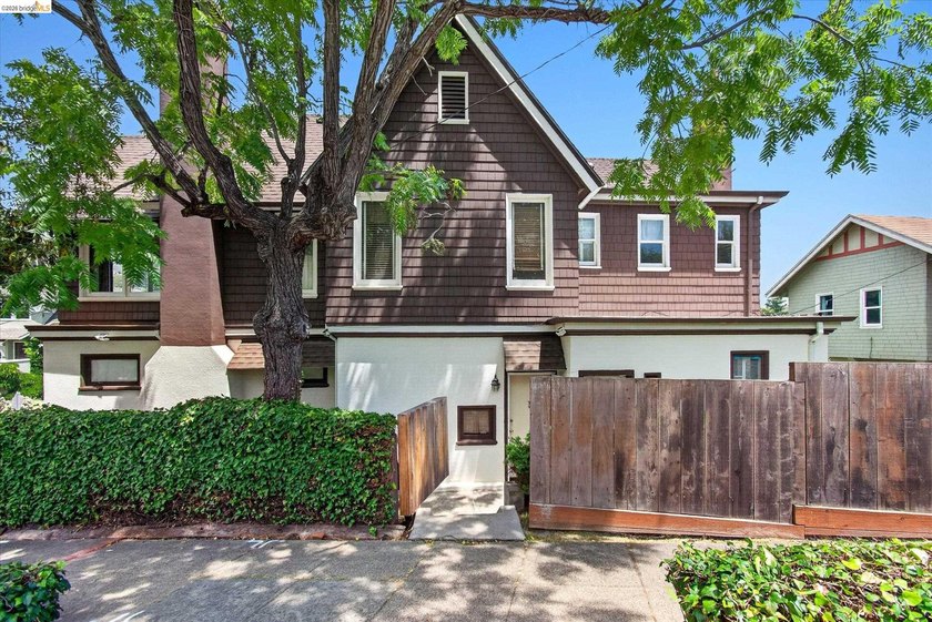 Welcome to this beautiful neighborhood, renowned for its - photo 35