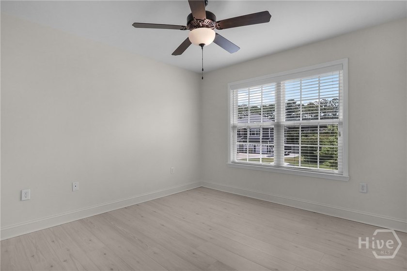 Welcome to 180 Kerry Drive, where space, privacy and modern - photo 44