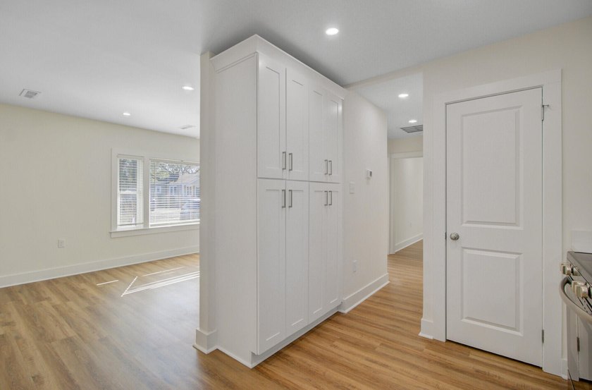 Wonderfully remodeled home with upgraded everything, on a rare - photo 10