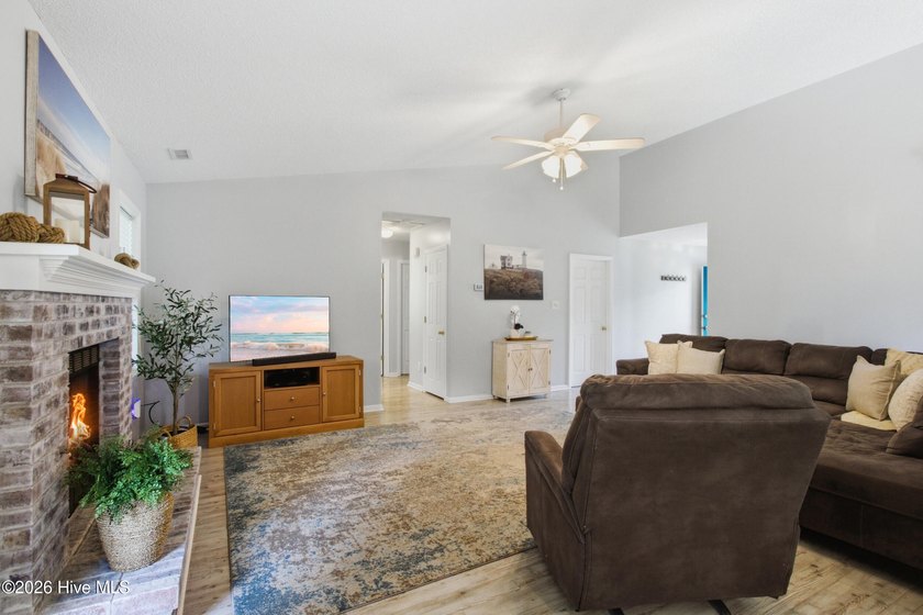 Timeless one-level convenience and plentiful outdoor space - photo 11