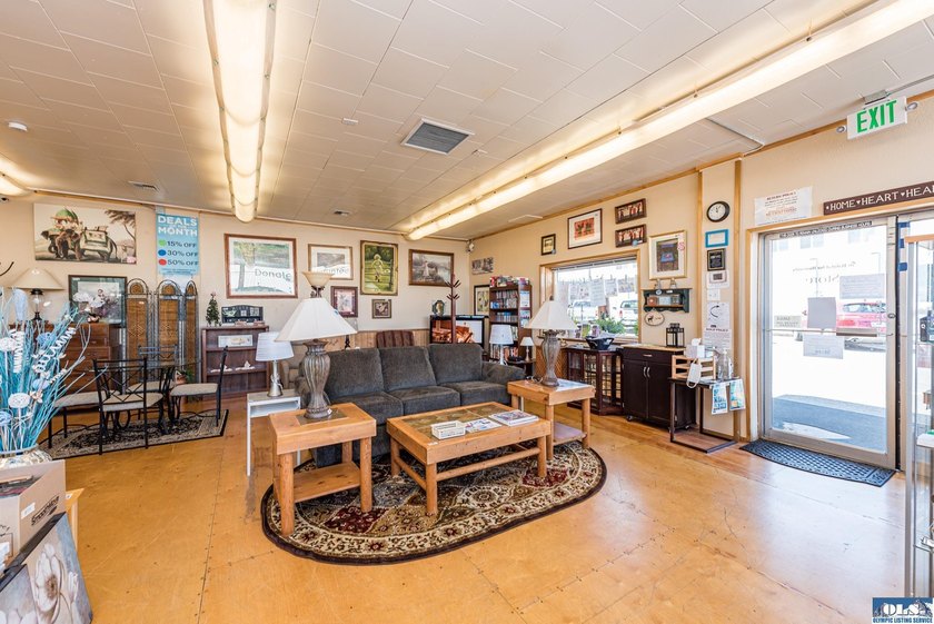Excellent investment opportunity in ideal location, fully leased - photo 12